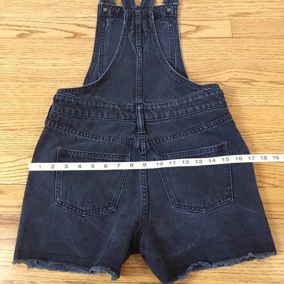 Madewell High Rise Washed Black Denim Adirondack Short Overalls - Picture 9 of 16